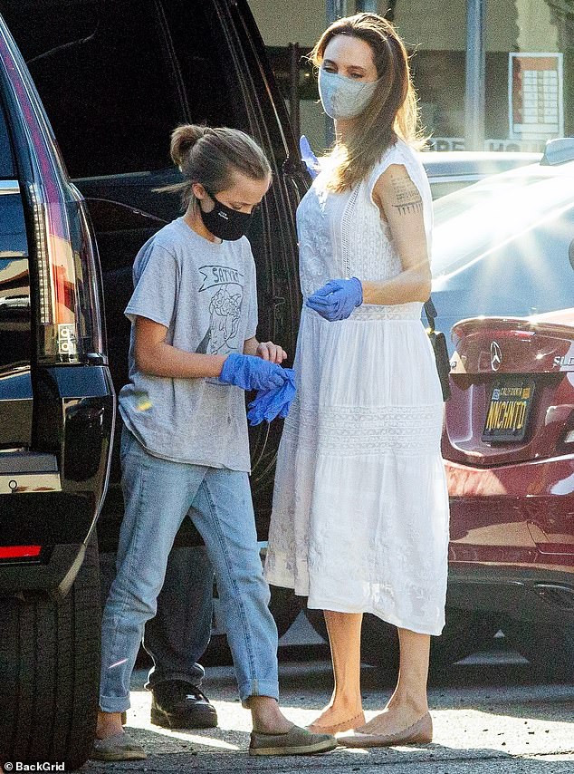 Анджеліна Джолі вперше з’явилася на публіці за час пандемії / Фото: dailymail