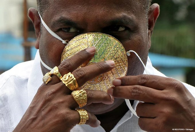 Маска из золота будет защищать индийца от коронавируса, фото — indianexpress