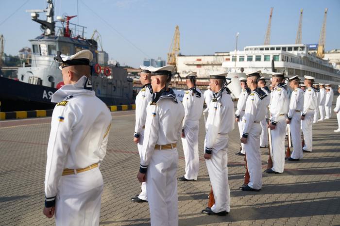 Сегодня происходит военно-морской парад в честь Дня ВМС Украины, фото: Офис президента