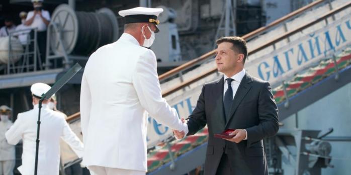 Сегодня происходит военно-морской парад в честь Дня ВМС Украины, фото: Офис президента