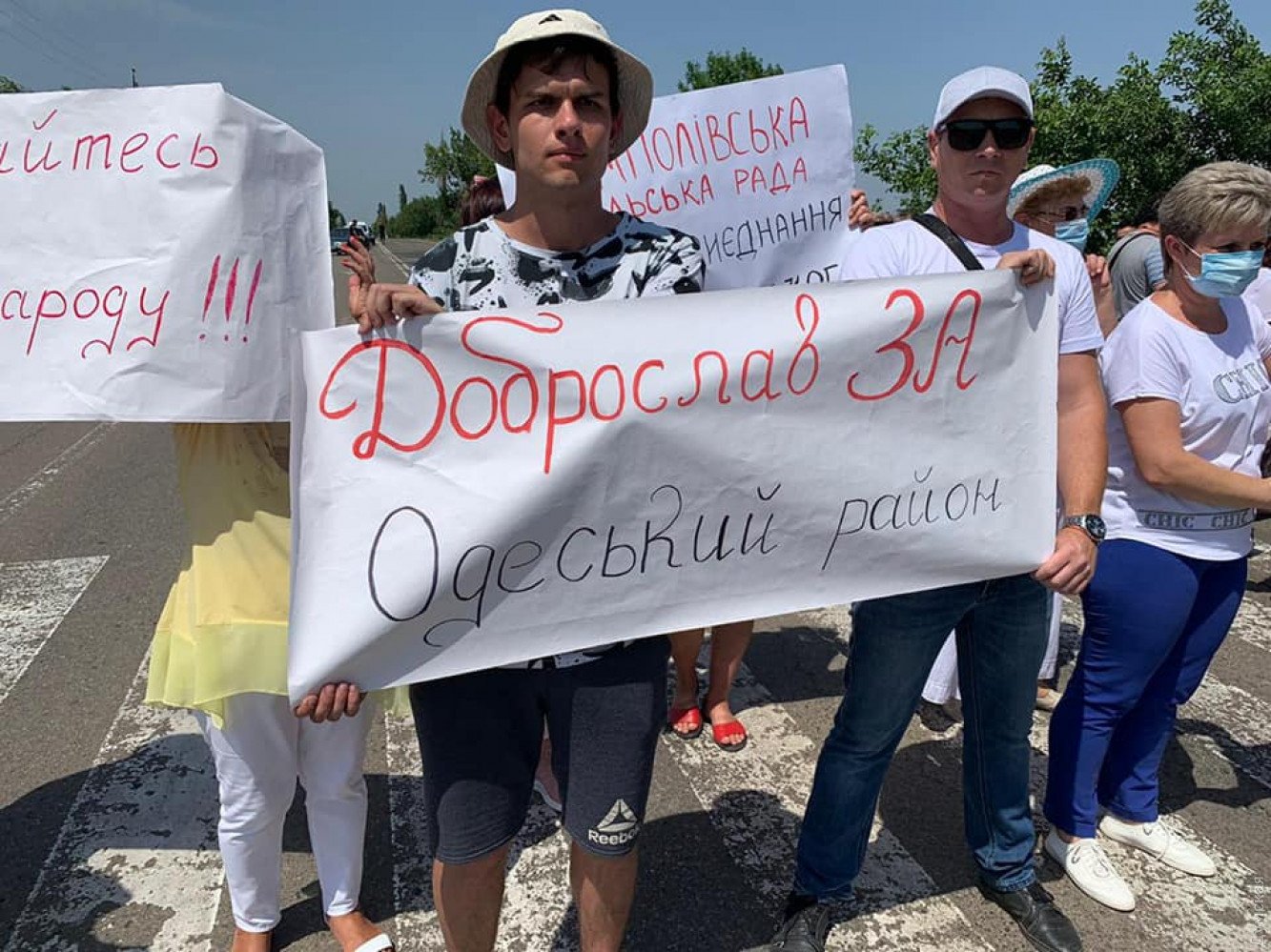 Проти «князівства ОПЗЖ» протестують під Одесою. Фото: Думская