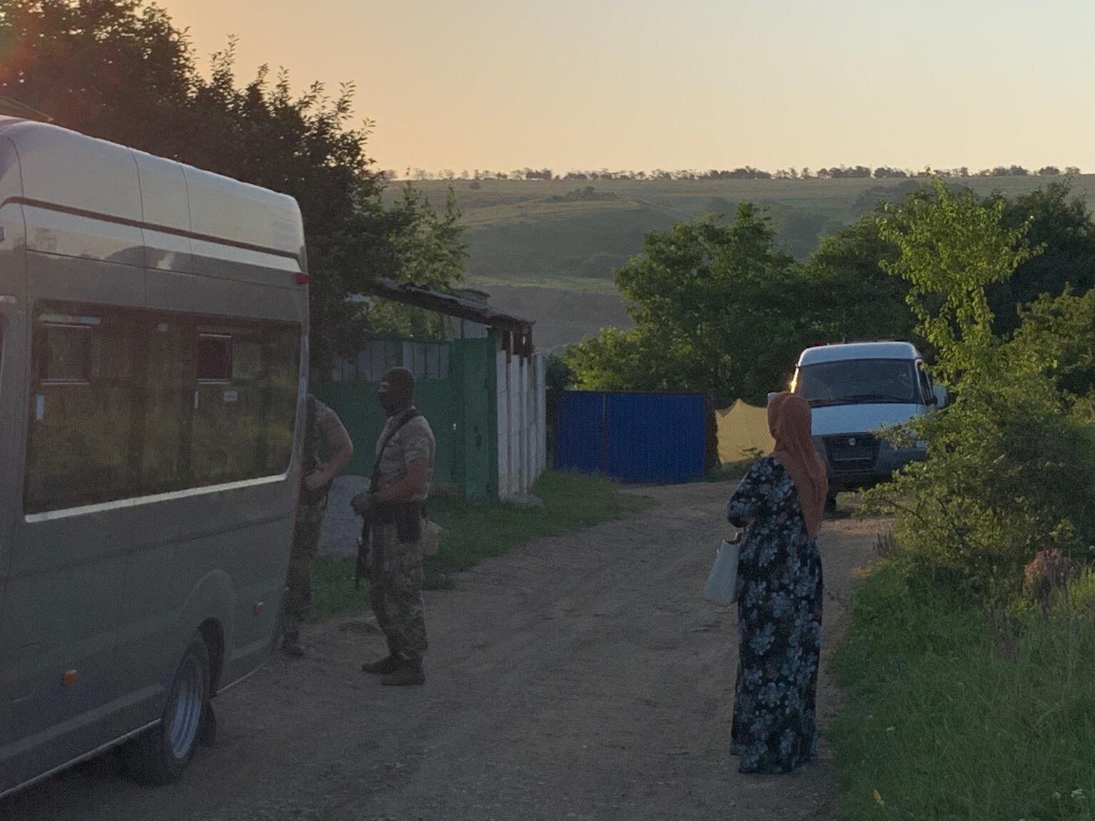 ФСБ провела ночные обыски у крымских татар, фото — Крымская солидарность