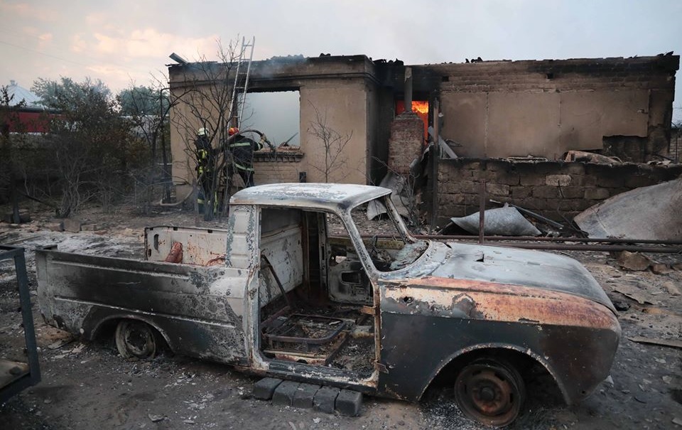 Апокаліптичні фото пожеж на Луганщині показали вогнеборці / Фото: Фейсбук, твіттер