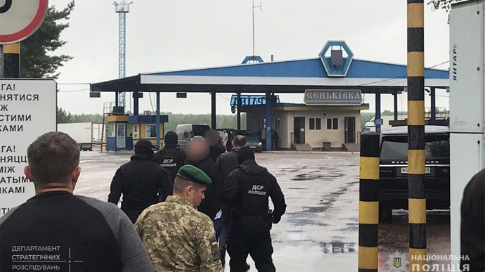 Агентів Кремля видворили з України, фото — Нацполіція