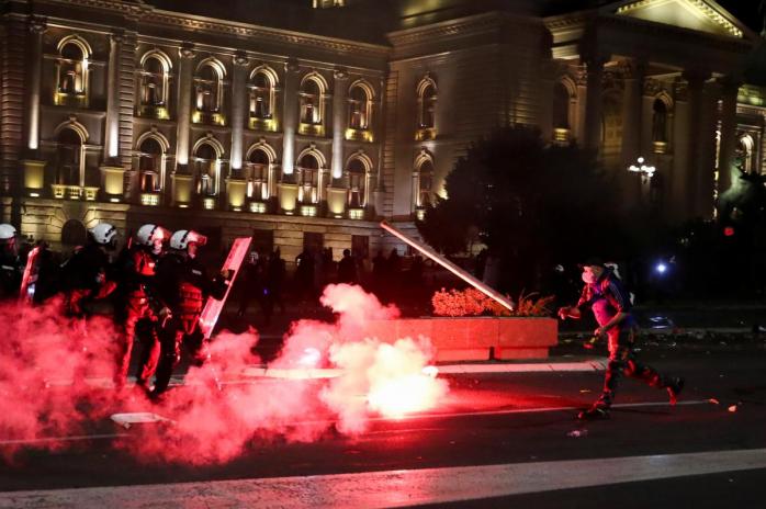 Массовые беспорядки в Белграде. Фото: Reuters