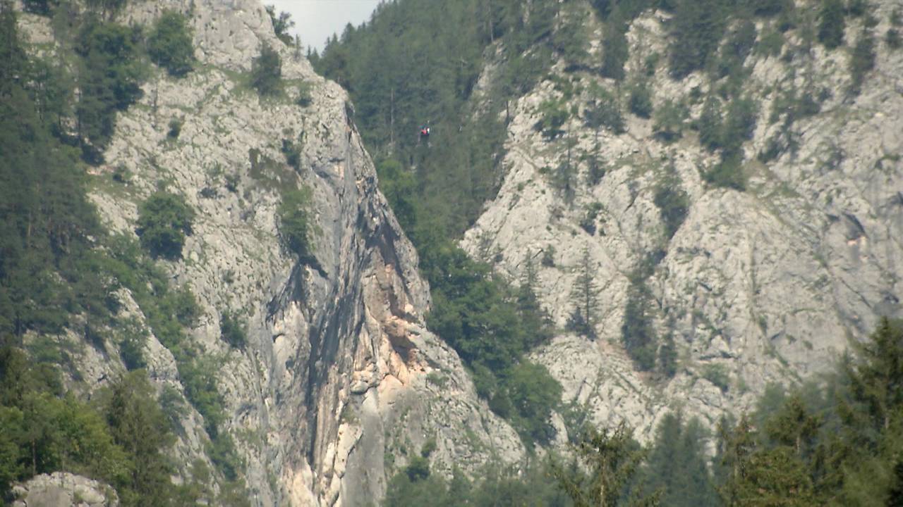 Каменепад в Австрії вбив трьох туристів, багато поранених — фото і відео порятунку / ORF