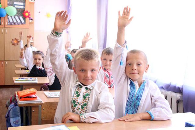 Отмену перехода школ на украинский Рада рассмотрит в исторический день, фото — Светловодск