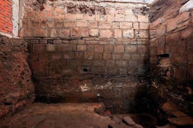 Руїни древнього палацу ацтеків виявили в незвичному місці / INAH, Reuters