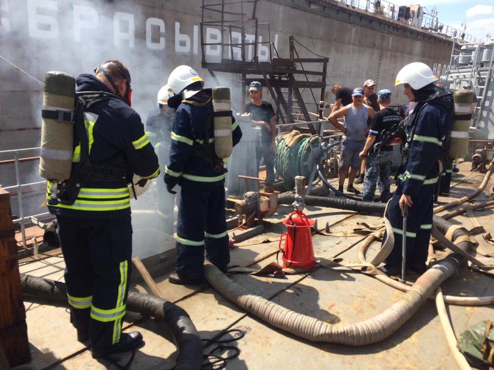 Пожар на судне в Николаеве. Фото: ГСЧС