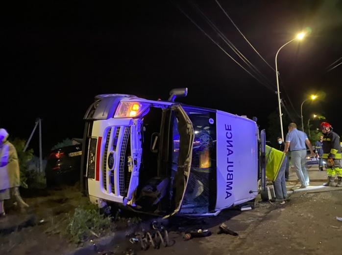 У жахливу ДТП потрапила карета «швидкої» в Ужгороді. Фото: Віталій Глагола