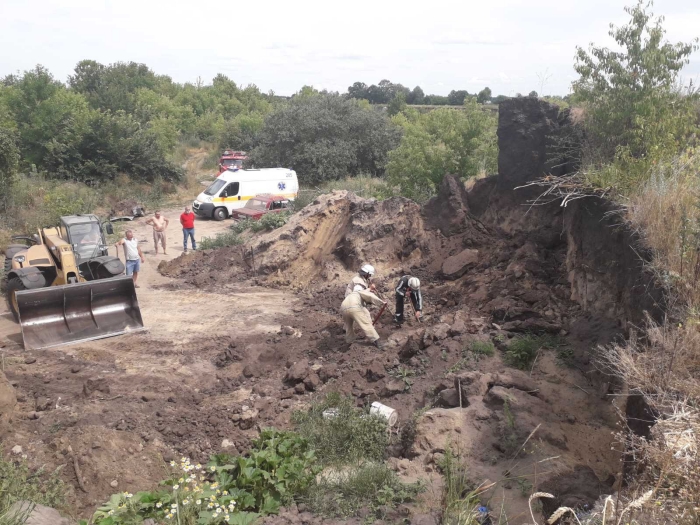 Наслідки зсуву ґрунту на Київщині, фото: ДСНС