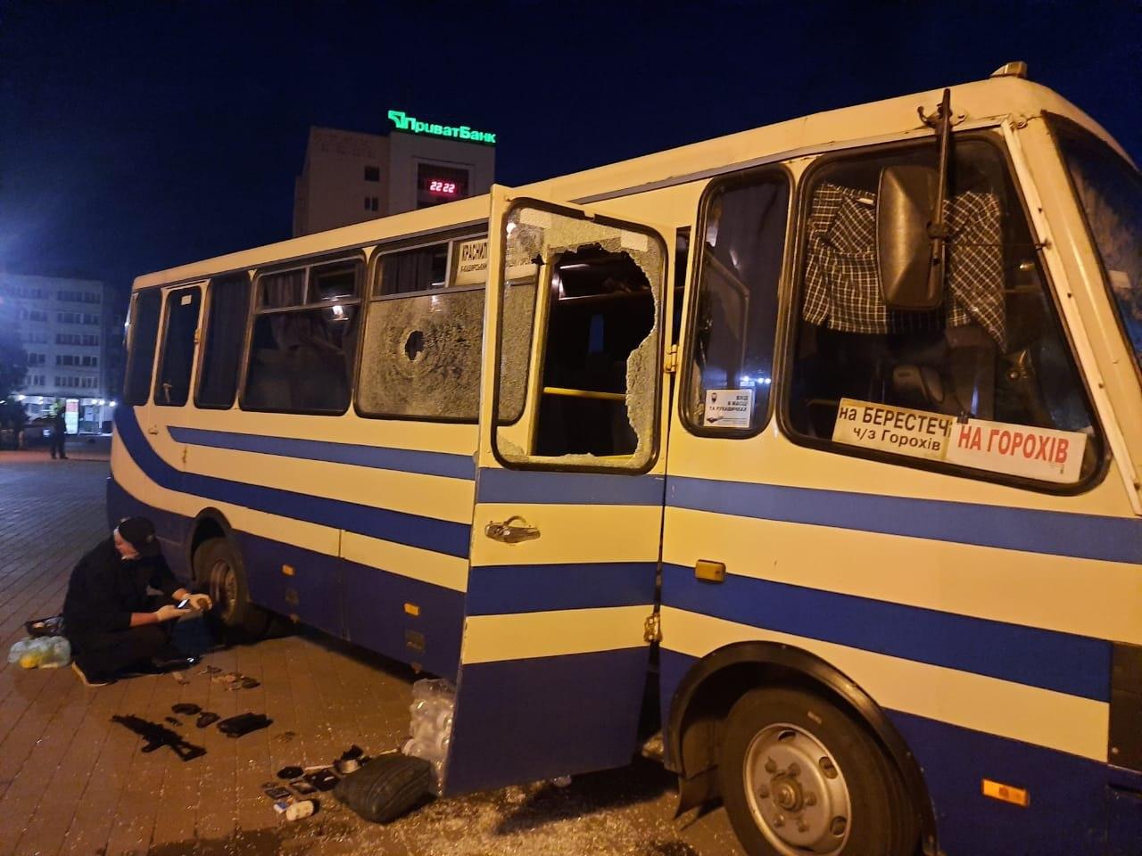 Теракт у Луцьку — в мережі з’явилися дивне відео затримання і фото з автобуса