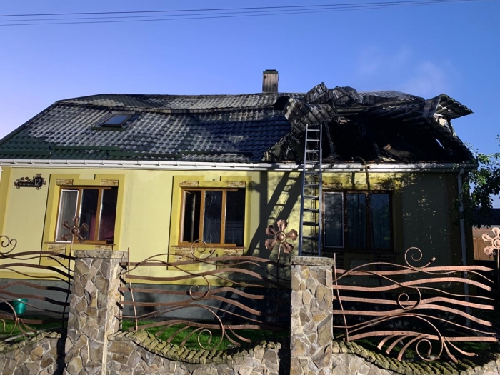 Невідомі підпалили будинок голови Костопільської райради, фото: ДСНС