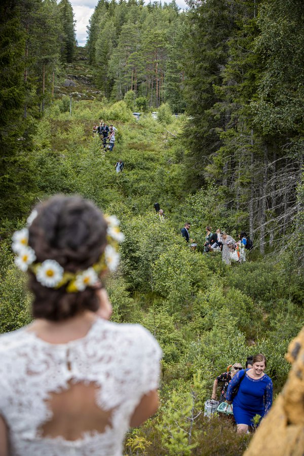 Весілля на кордоні влаштувала пара зі Скандинавії через карантин