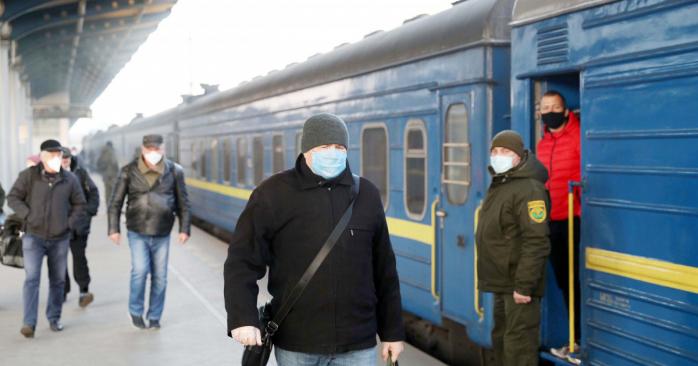 «Укрзализныця» возобновляет курсирование 46 пригородных поездов. Фото: uz.ua