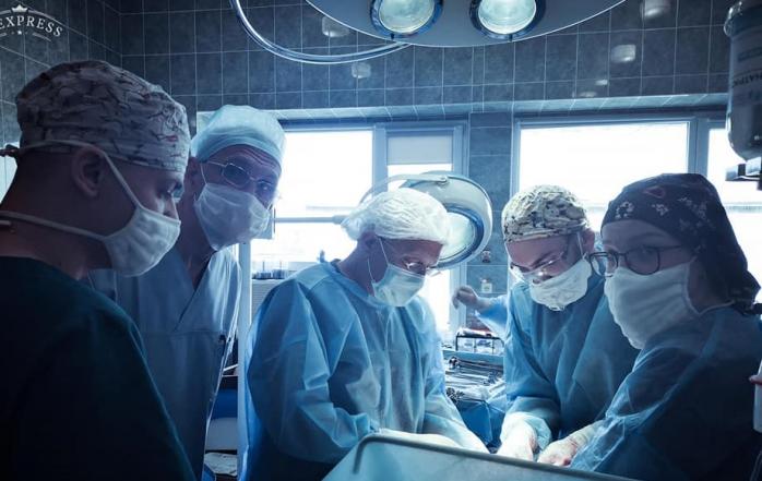 Унікальну операцію з видалення гігантської пухлини провели у Львові — новини медицини
