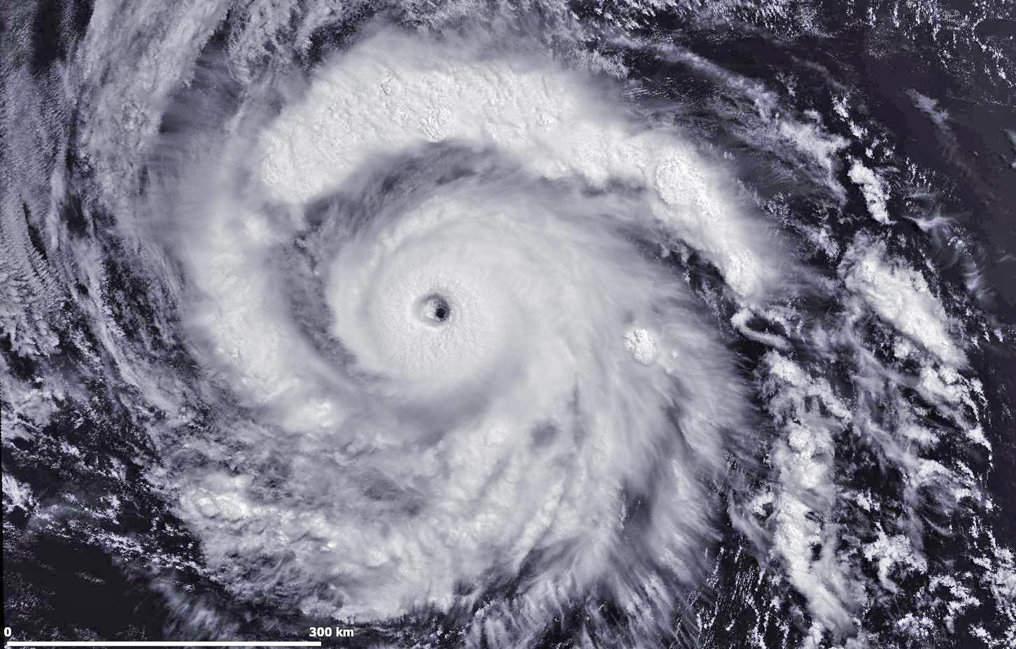 Ураган “Дуглас” біля Гаваїв сфотографували з космосу / Європейська супутникова місія зі спостереження Землі 