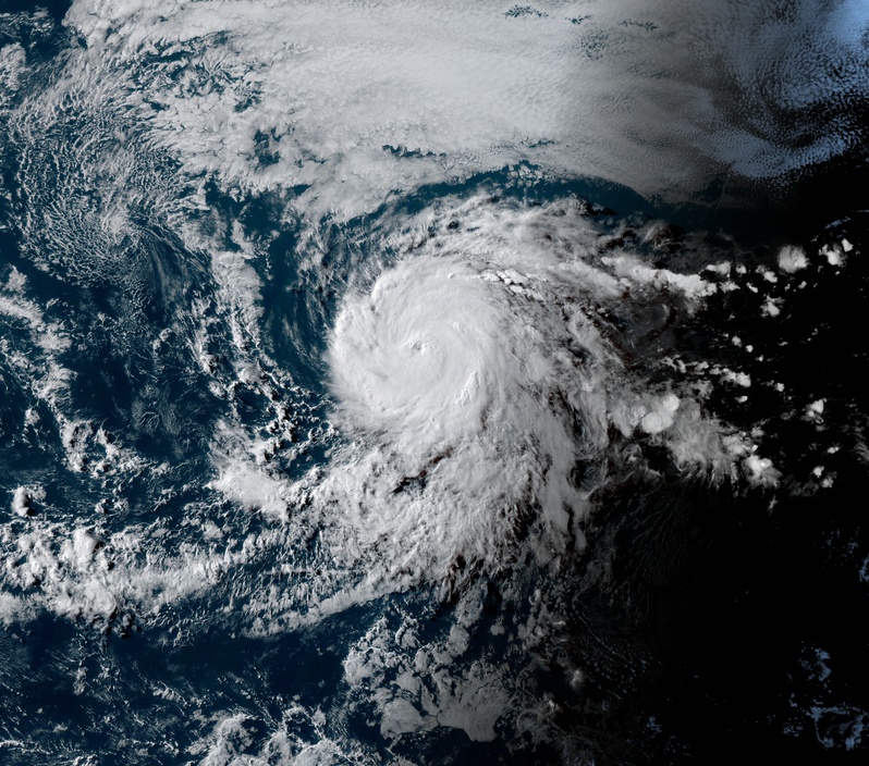 Ураган “Дуглас” біля Гаваїв сфотографували з космосу / Європейська супутникова місія зі спостереження Землі 