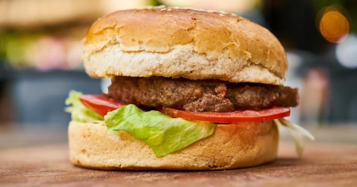 27 июля во мире отмечают День рождения гамбургера