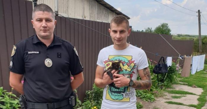 На Львовщине правоохранители спасли котенка от издевательств, фото: Национальная полиция