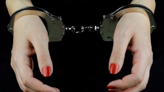 Жесткое задержание женщины полицейскими в Кременчуге расследует ГБР. Фото: Ника ТВ