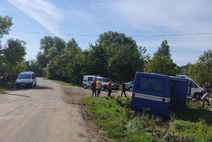 Автобус слетел в кювет на Львовщине. Фото: Нацполиция