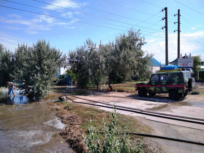 У Кирилівці затопило бази відпочинку, фото: ДСНС