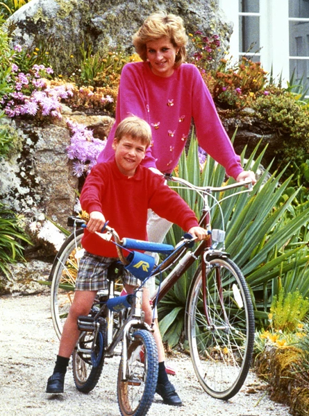 Принцеса Діана і Вільям на Сіллі в 1989 році. Фото: GETTYIMAGES.COM