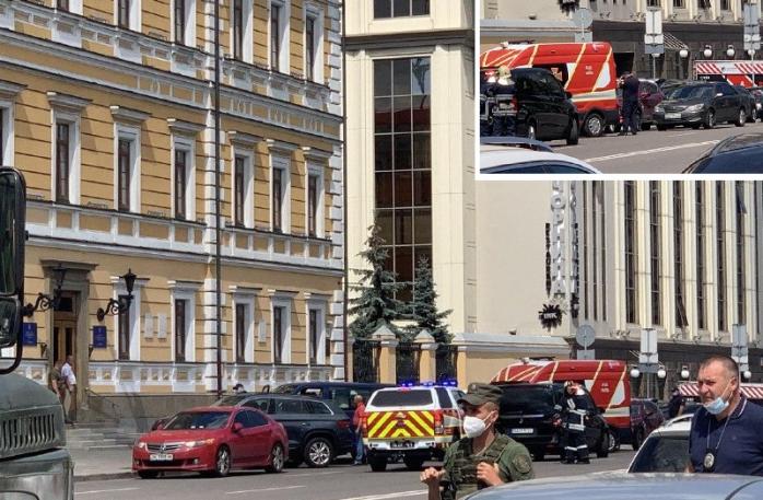 Захват банка с заложницей в центре Киева — трансляция 