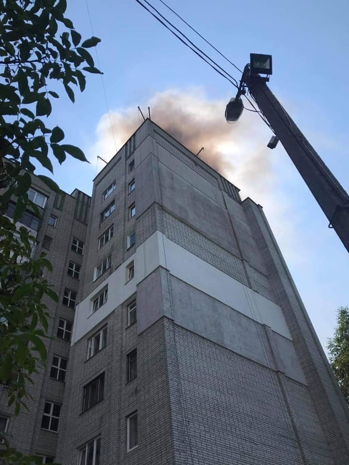 Пожар в жилой многоэтажке Львова был виден за несколько километров. Фото: Facebook