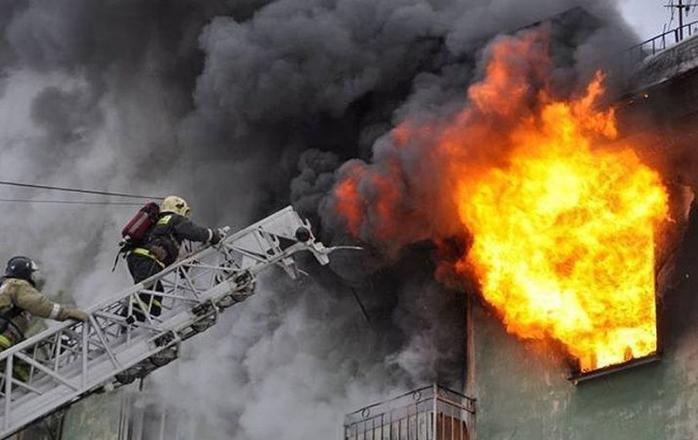Пожар в жилой многоэтажке Львова был виден за несколько километров. Фото: РКБ-Украина