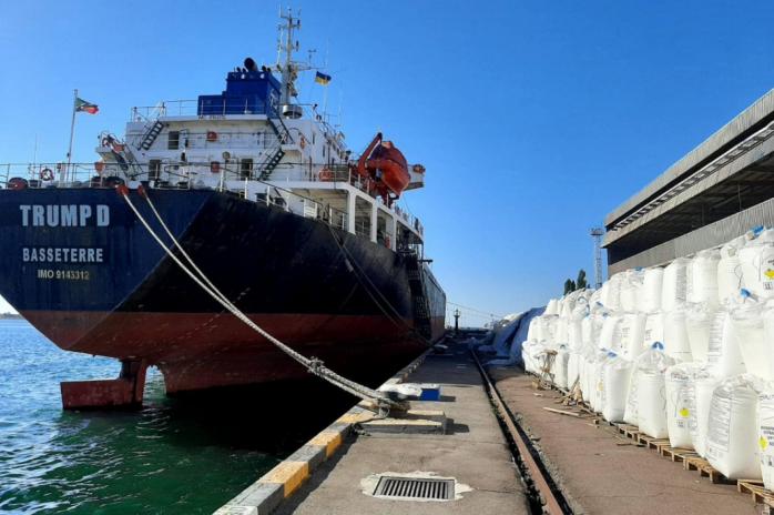9,6 тыс. т селитры хранятся в порту на Одесчине / Фото: Думская