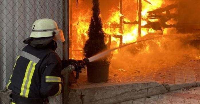 Пожежа сталася ще на одній базі відпочинку в Затоці. Фото: 048