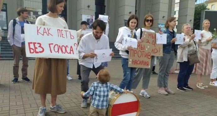 Шестой день протестов в Беларуси: бастуют метро, ​​АЭС, врачи и музыканты, фото — tut.by