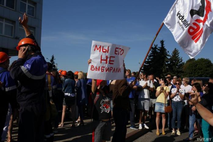Шостий день протестів у Білорусі: страйкують метро, АЕС, лікарі і музиканти, фото — tut.by