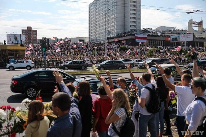 Марш свободы проходит в городах Беларуси. Фото: Пикабу