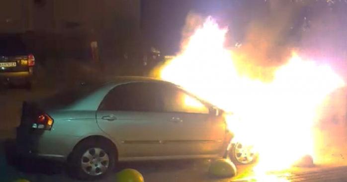 Сожгли автомобиль программы «Схемы» под Киевом. Фото: Mykhailo Tkach в Facebook