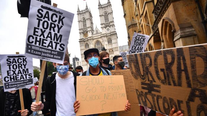 Протест в Великобритании. Фото: The Verge