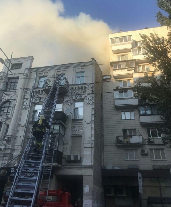 Пожар в многоэтажке в Киеве, фото: ГСЧС