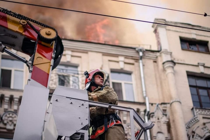 Во время масштабного пожара в Киеве, фото: ГСЧС