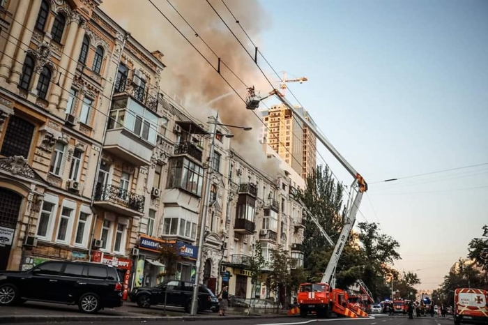 Під час масштабної пожежі в Києві, фото: ДСНС