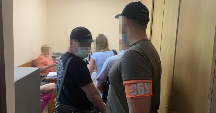 1 млн грн взятки за медицинские маски требовало командование Медсил ВСУ. Фото: СБУ