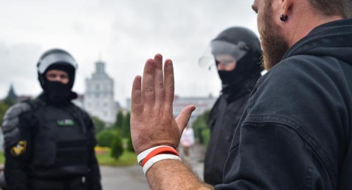 Белорусская оппозиция агитирует военных и силовиков переходить на ее сторону. Фото: DW