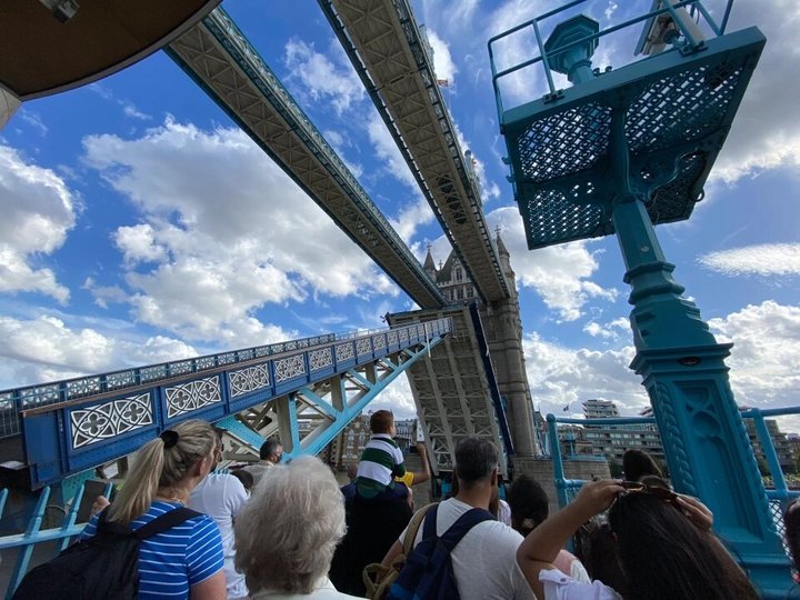 Поломка на Тауэрском мосту. Фото: The Guardian