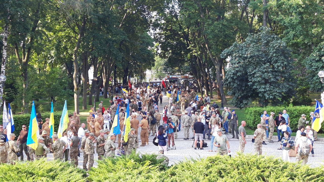 В парке Шевченко с самого утра собрались участники марша защитников. Фото: Политика страны