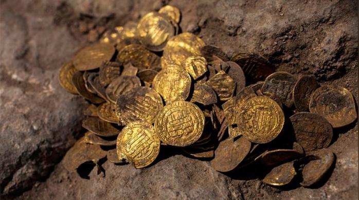 Кілограмовий тисячолітній золотий скарб знайшли ізраїльські підлітки. Фото: БелТА