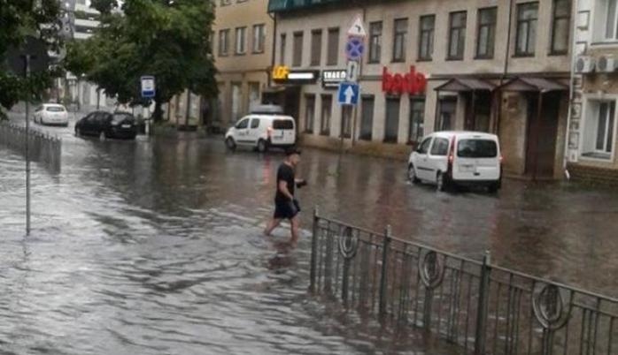 Київ опинився в епіцентрі злив. Фото: FaceNews.ua