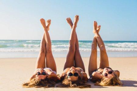 Женщины на пляже. Фото:Pixabay