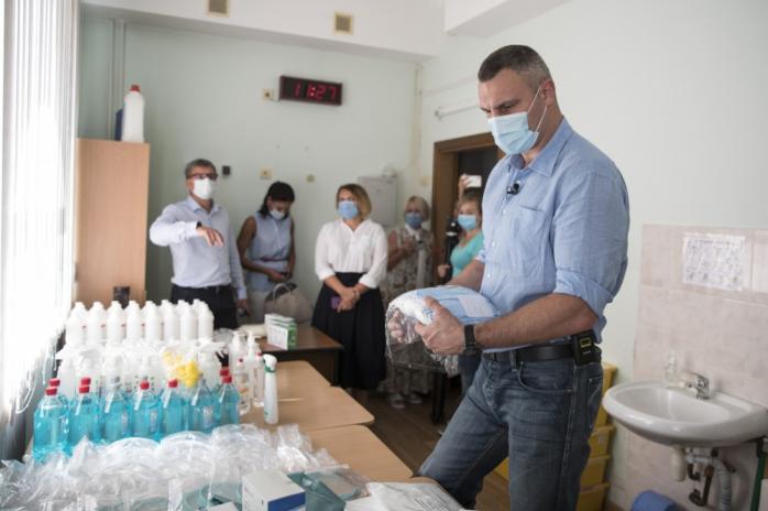 Рекордну кількість хворих на коронавірус госпіталізували у Києві. Фото: КМДА