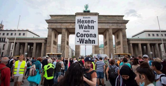 Антикоронавирусную акцию протеста в Берлине разогнала полиция. Фото: Facebook
